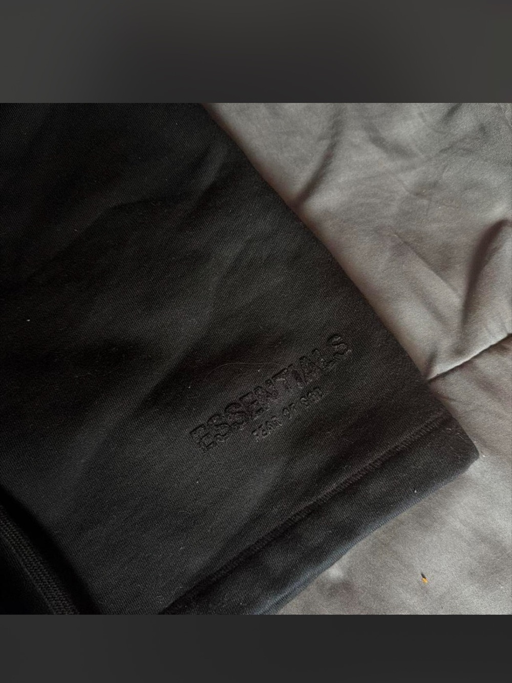 Essentials Shorts - Picture 3 of 5